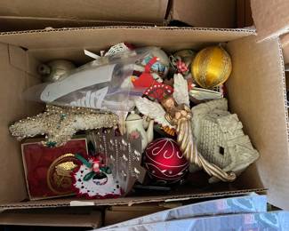 Box of assorted Christmas decorations in upstairs bedroom 