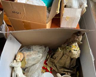 Box of assorted Christmas decorations in upstairs bedroom 