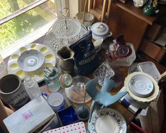 Assorted objects in den 