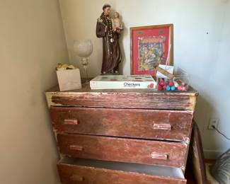 Wooden 3 drawer dresser and assorted home items 