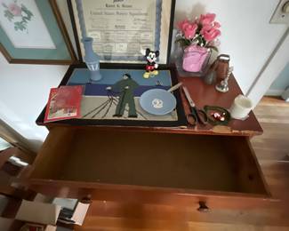 Top of wooden 5 drawer dresser