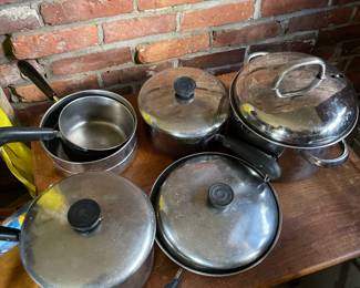 Assorted pans in den 