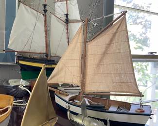 Ship statues in second office