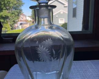 Engraved glass container with glass top 