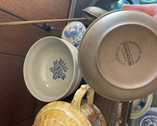Ceramic dishes in den 