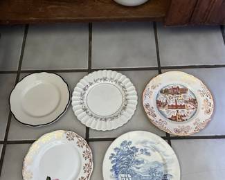 5 examples of ceramic plates that are in kitchen cabinets 