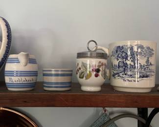 Assorted small painted dishes 