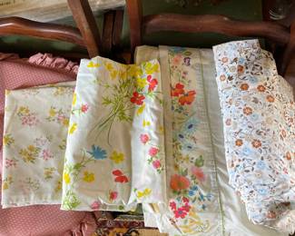 Assorted linens 