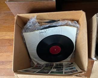 Box of assorted knick knacks 