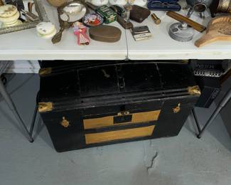 ANTIQUE TRUNK 