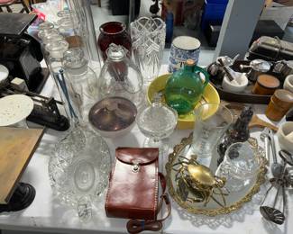 ANTIQUE GLASSWARE 