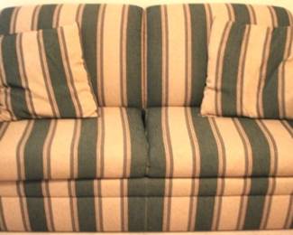39 - LA-Z-BOY Sleeper Loveseat 35 x 76 x 36
