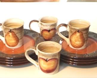 28 - 16pc Treasured Home China Set
