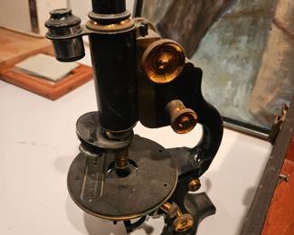 Microscope