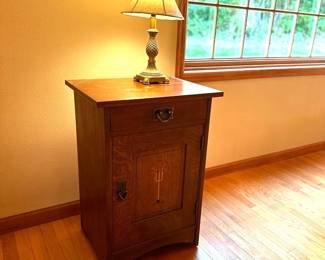 Stickley Side Table With Vintage Lamp