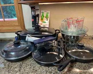 Pyrex Measuring Cups Mixing Bowls And More