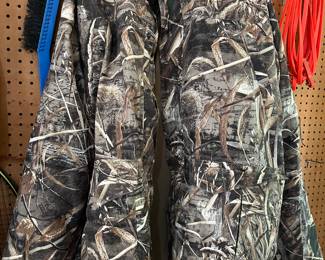 Cabela’s 2XLT hunting coat in excellent condition.