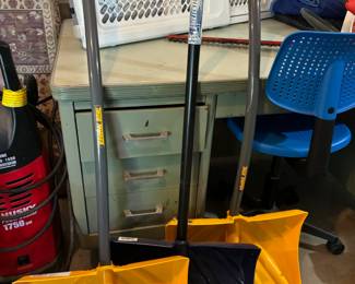 2 True Temper Ergonomic Snow Shovels, True Temper Arctic Blast Aluminum Snow Shovel