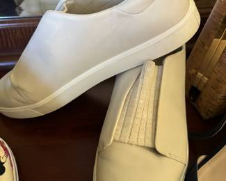 Vince Womens Cream Leather Sneakers