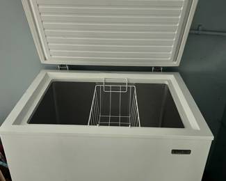 Idylis Freezer Chest