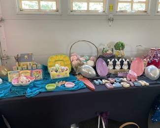 More Easter devor, including Beanie Babies