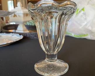 Vintage tulip shaped Dominion glass sherbet/ dessert glass