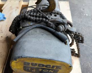 Budgit 1/4 Ton Electric Hoist, 7" x 19" x 12"