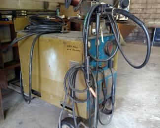 Hobart Rolling 3 Phase Welder, Model RC-500, 82/41 Amps, With Hobart 27 Wire Feeder And Tweco Mig-Gun, Max Wire Dia. .055, Powers On