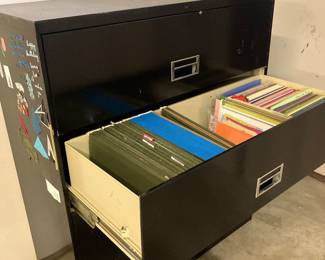 includes hanging folders.