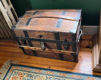 VINTAGE TRUNK