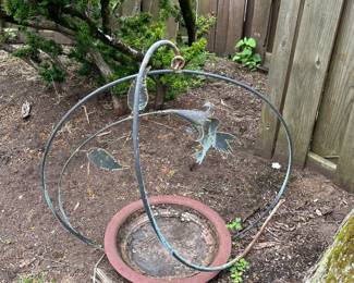 FOUNTAIN BIRD FEEDER