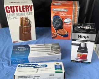 Belgian waffle maker and knife Lot