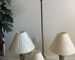 4 Matching lamps
