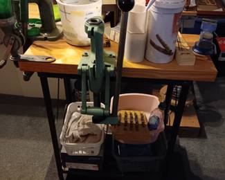 Reloading equipment for ammunition