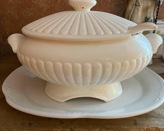 Pfaltzgraff soup tureen