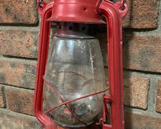 Assorted vintage oil lamps