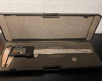 Electronic caliper