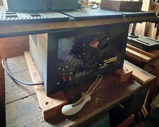 Assorted power tools