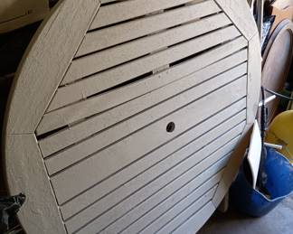 48" round outdoor table
Folding lega