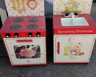 Strawberry Shortcake kitchen items