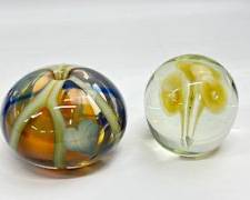 FINE SIGNED GRIBSKA VESSEL ROUND ART GLASS WITH BLOWN ROUGH PONTIL ART GLASS PAPERWEIGHTS
