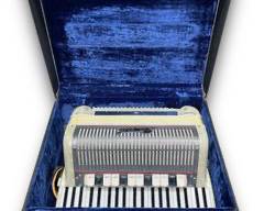 Vintage Royal Emperor Accordionw/ Carrying Case
