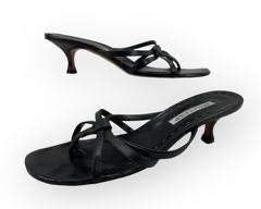 MANOLO BLAHNIK Black Leather, Kitten Heel, Thong Sandals. Made in Italy. EURO Sz 41
