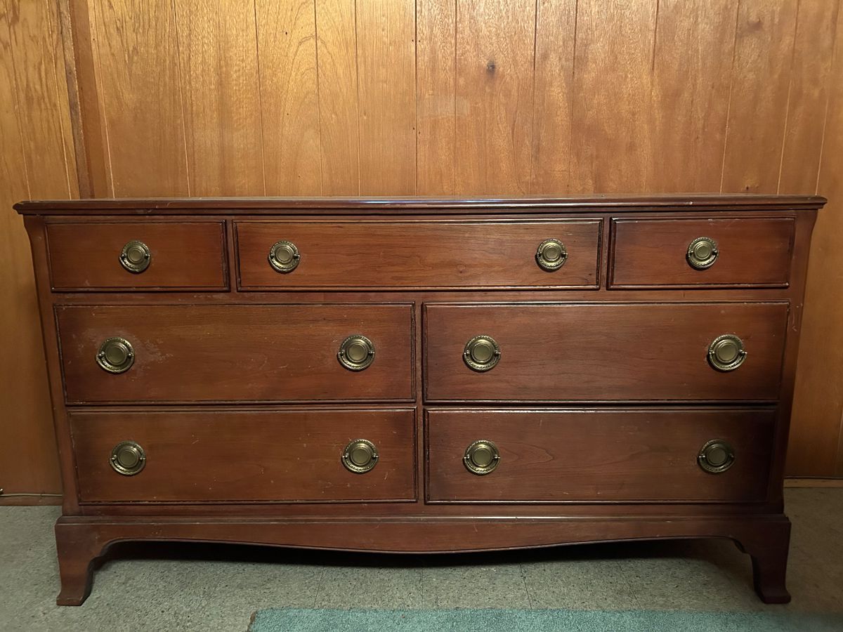 A Most Vintage Estate Sale in Woodley Gardens... starts on 6/15/2024