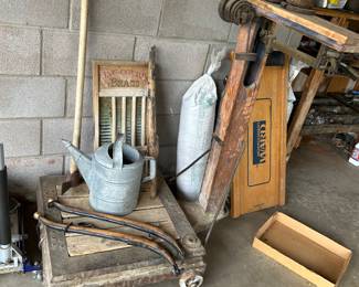 Antique scale
Wash board