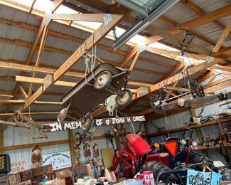 Antique wagon
Steer skull
Wagon axel