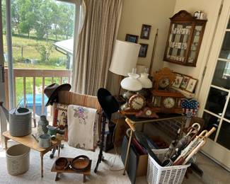 Clocks
Crock is broken, good planter