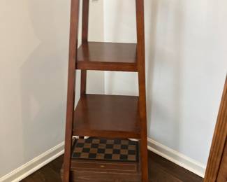 Three tier decorative shelf 