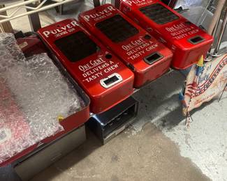 Chewing gum dispensors 