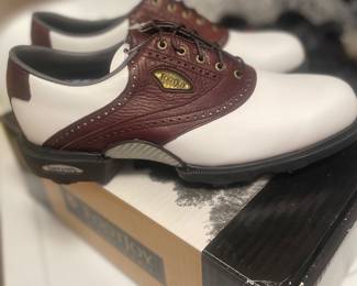 Never worn golf shoes. Size 8.5